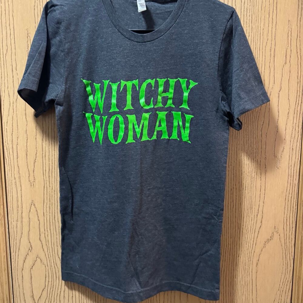 Graphic t-shirt size small V. 11/1